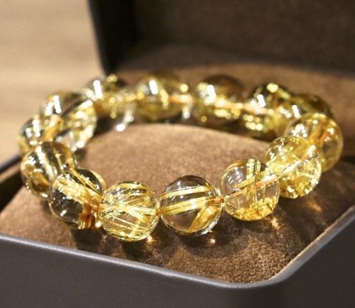 Hạt đá trong và không có tạp chất