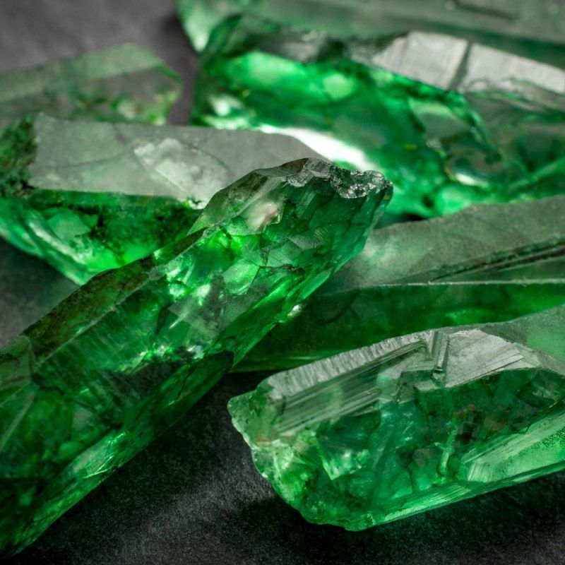 Ngọc Lục Bảo Emerald dòng đá quý sánh ngang kim cương