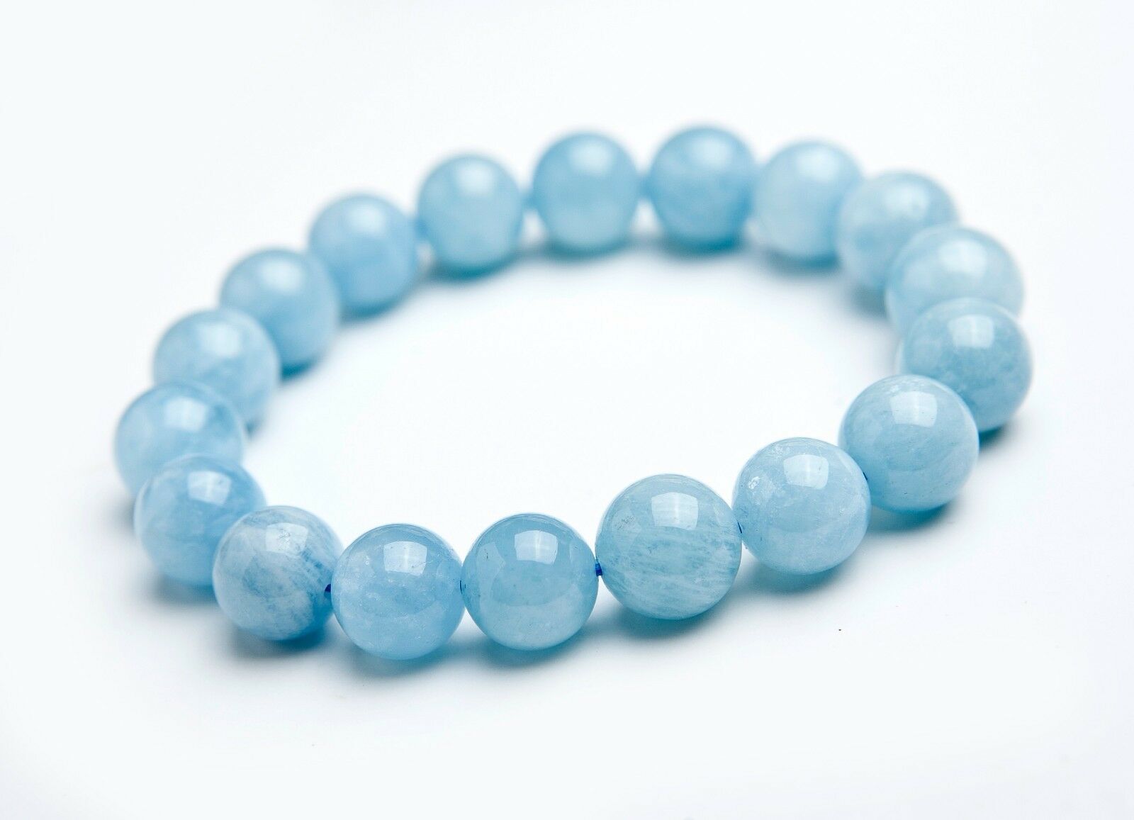 Vòng đá Aquamarine còn đem lại sự vĩnh hằng cho các đôi uyên ương